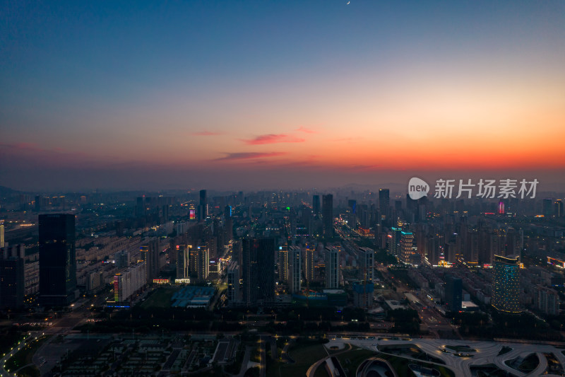 山东日照城市夜幕降临夜景灯光晚霞航拍