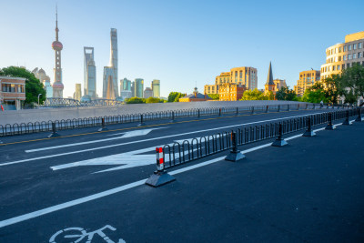 上海外滩乍浦路桥日出