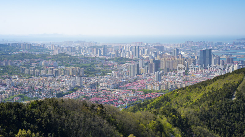 山东烟台沿海海岸线建筑群城市自然风光