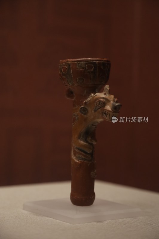 古代兽首造型陶制器物