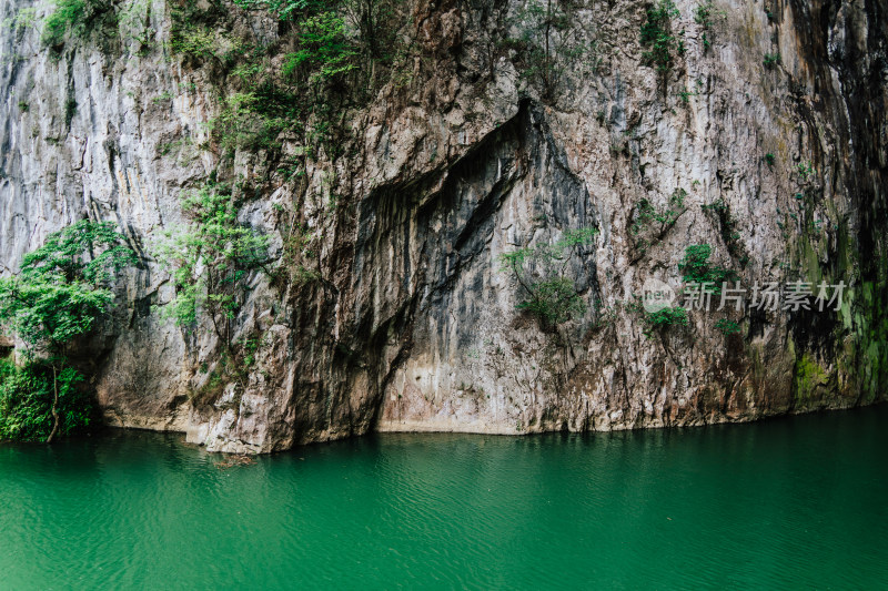 安顺格凸河风景区燕子洞穿上洞