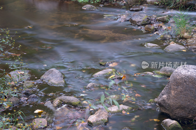 慢门拍摄流水拉丝摄影