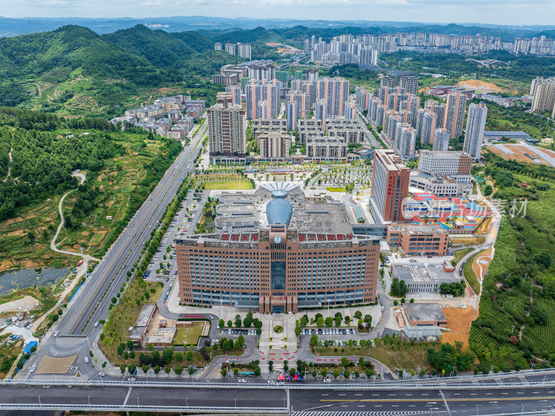 航拍白天贵州遵义市新蒲新区遵义医科大学