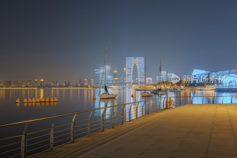 苏州金鸡湖景区-东方之门夜景