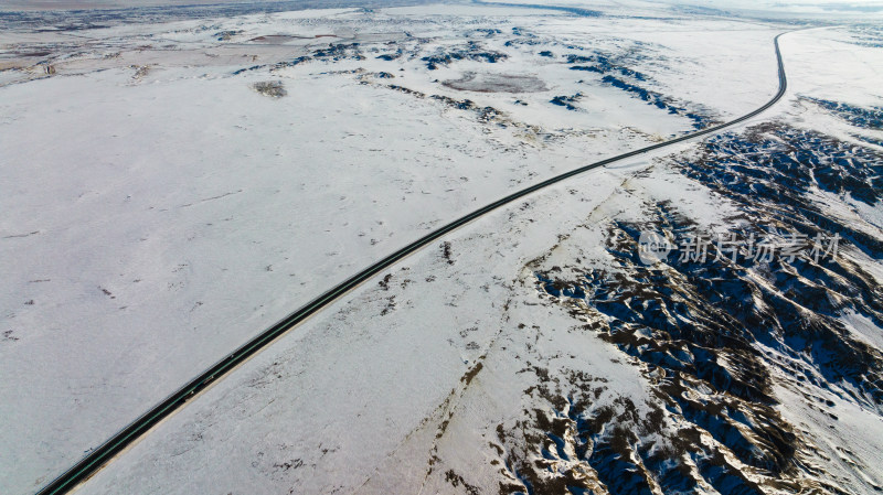 新疆阿乌高速雪景