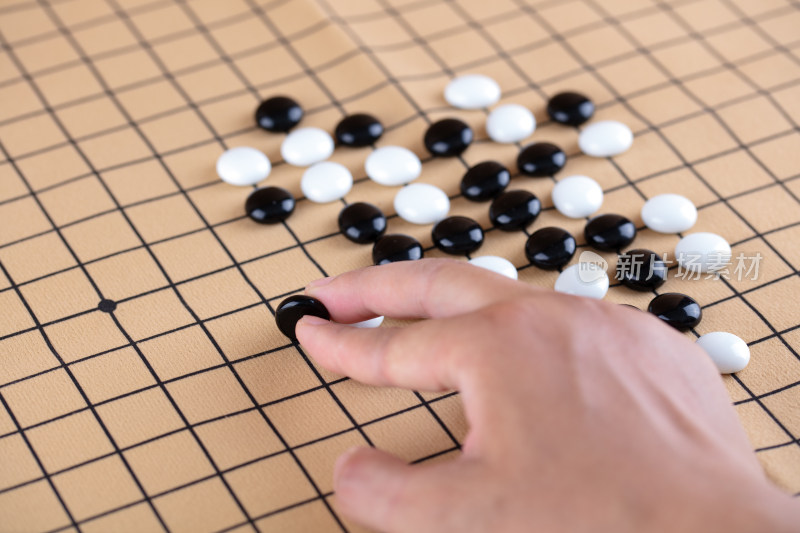 正在下围棋