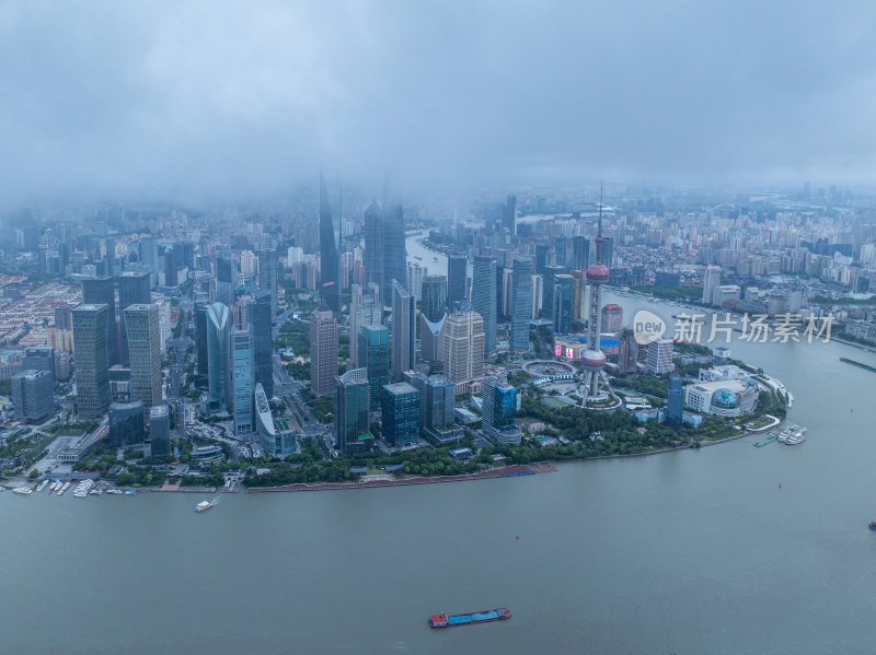 上海台风暴风雨来临前黑云压城航拍