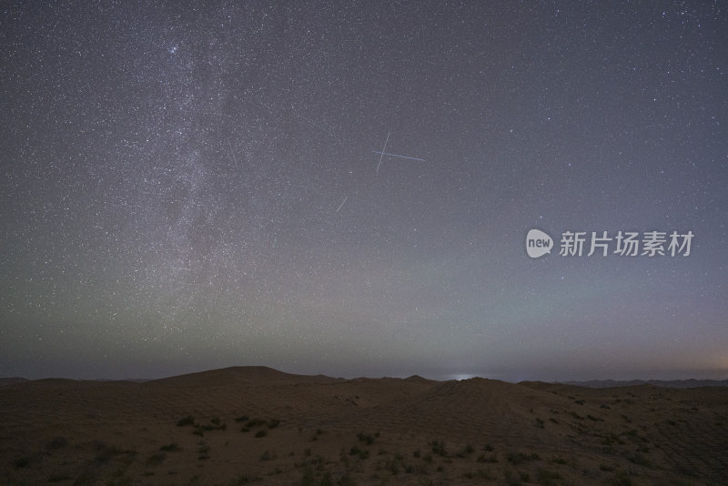 沙漠夜空繁星璀璨的壮丽景象