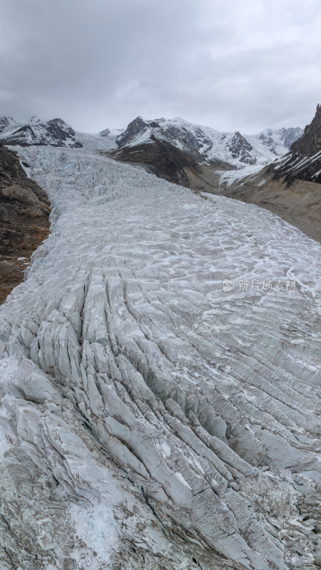 西藏那曲地区布加雪山冰川冰湖高空航拍