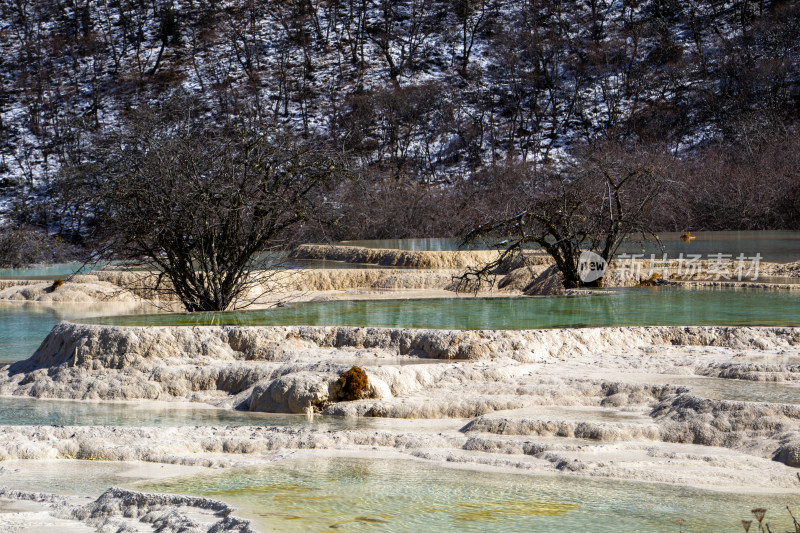 四川阿坝黄龙景区冬日五彩池人间瑶池