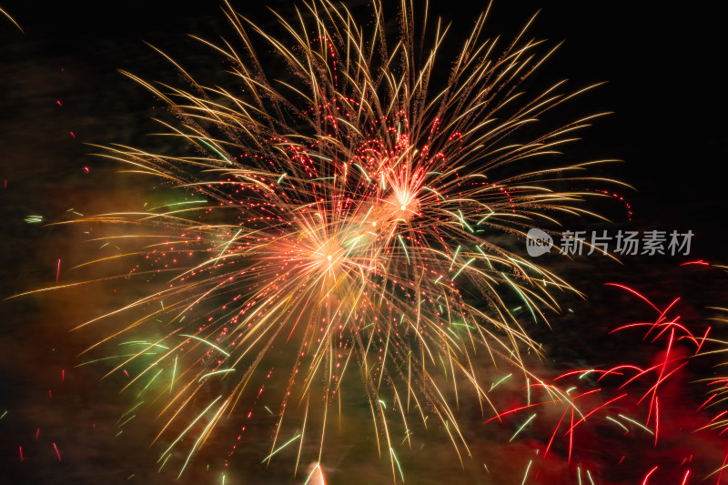 广州2025白鹅潭水上绽放的绚丽多彩烟花夜景