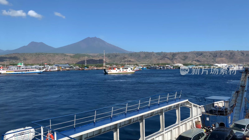 印尼巴厘岛外南梦海峡跨海滚装船