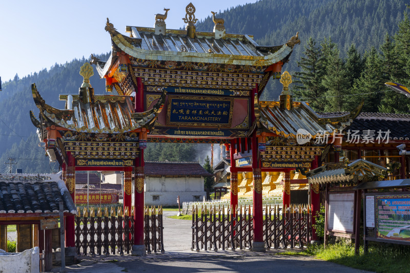 阿坝州松潘县牟尼沟景区牟尼后寺大门