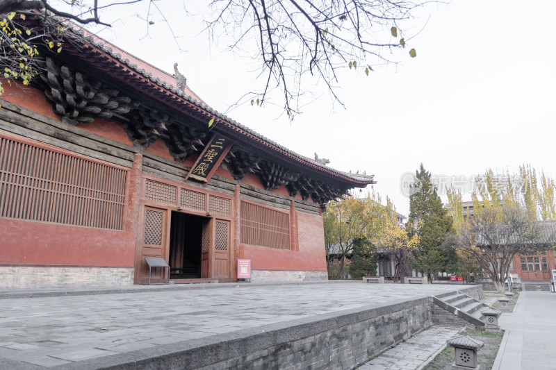 山西大同辽金古建善化寺三圣殿