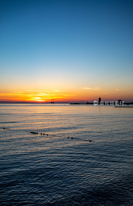 山东烟台蓬莱阁八仙过海景区海上日出景观