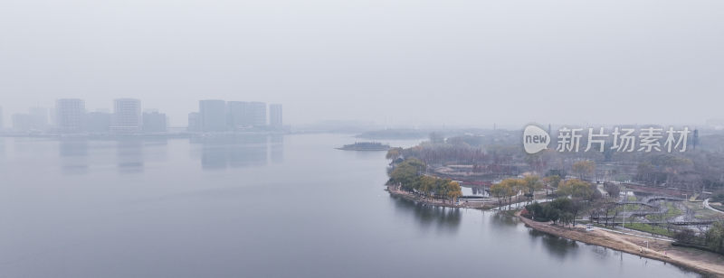 雾中的北龙湖