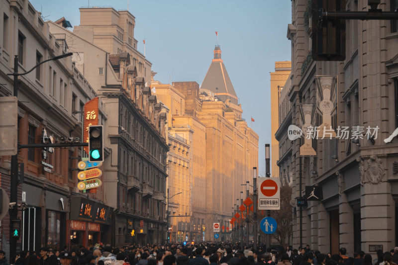 繁华热闹的上海南京路街景