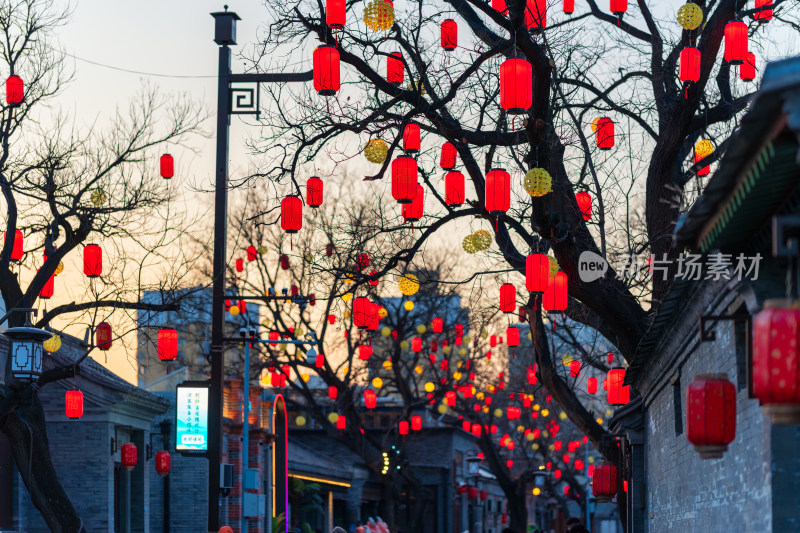 北京胡同年味石景山模式口历史文化街区夜景