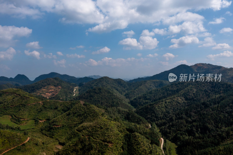 山脉 山峰 山峦 云雾缭绕的山峰