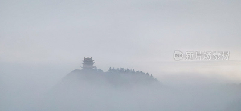 云海中的峨眉山万佛顶万佛阁