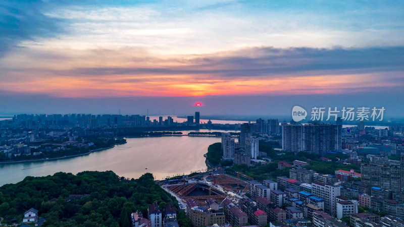 江西九江城市夕阳晚霞航拍图