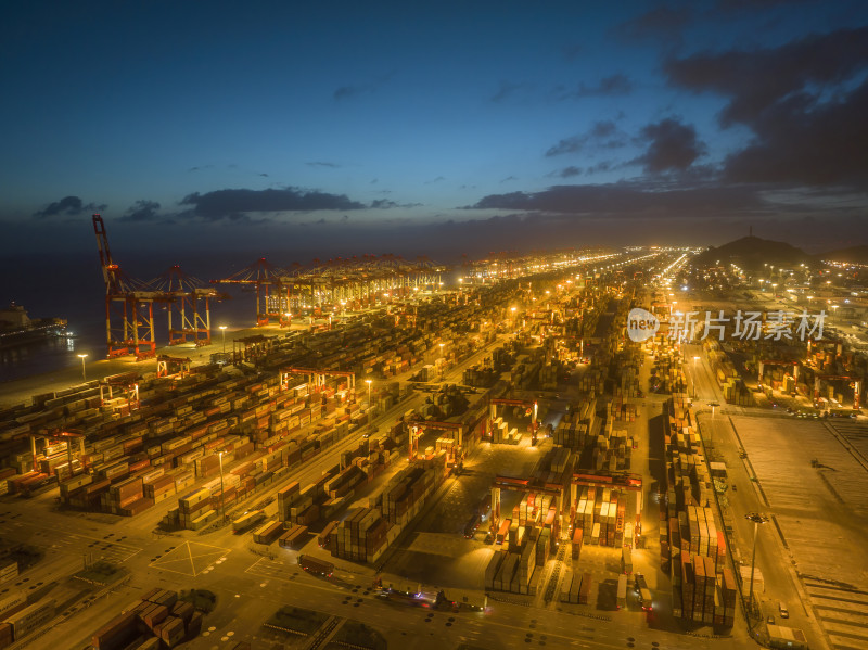 上海洋山深水港洋山港货运集装箱码头夜景