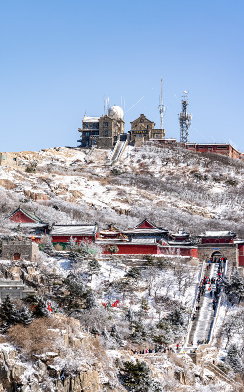 山东泰安泰山风景区雪景自然景观