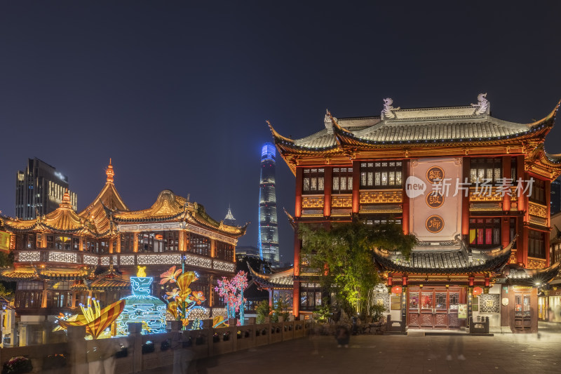 上海豫园城隍庙绿波廊和上海中心大厦夜景