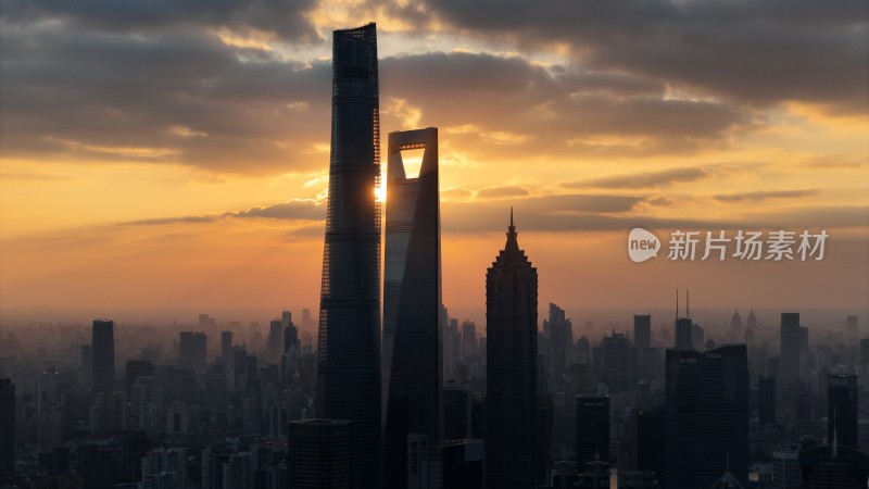 上海陆家嘴摩天大楼黄昏鸟瞰全景