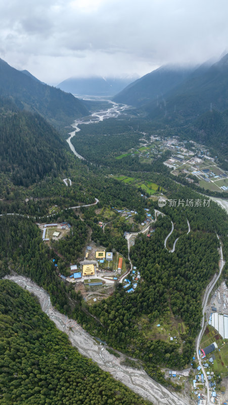 西藏林芝地区波密县城寺庙雪山高空航拍