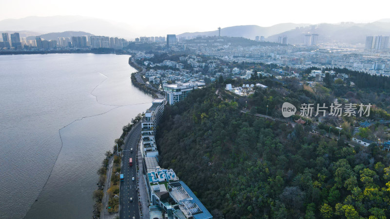 依山傍水的城市风景航拍