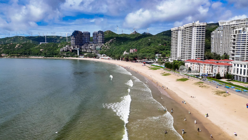 航拍海浪拍打沙滩大海海洋风景