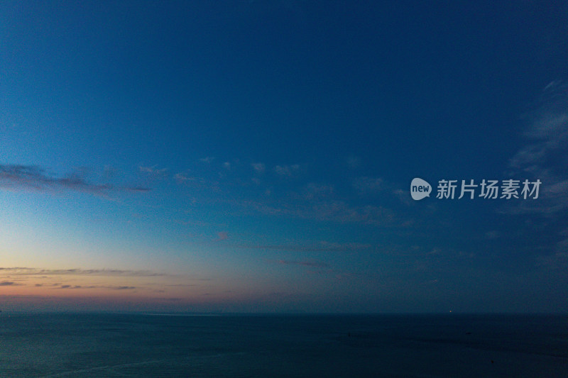 海边日落晚霞蓬莱八仙过海夜景航拍摄影图