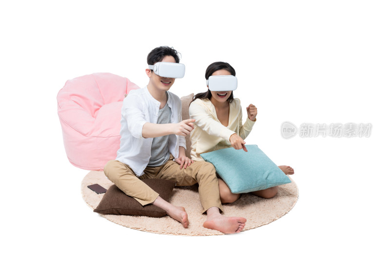 年轻情侣在家看VR电影