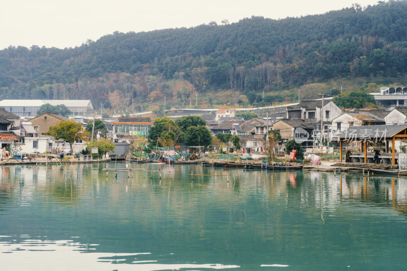 宁波东钱湖畔水墨江南古村落