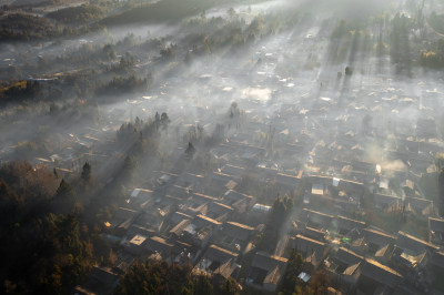 炊烟袅袅的乡村大地