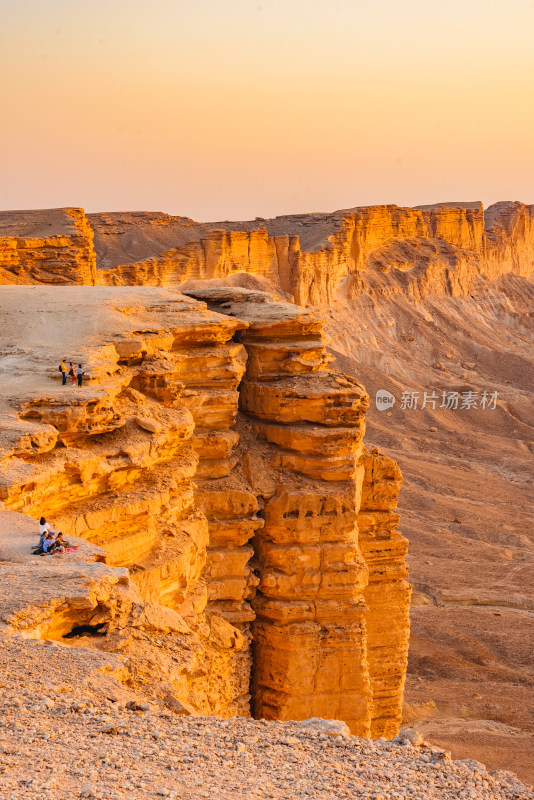 沙特阿拉伯世界之崖日落前的风景