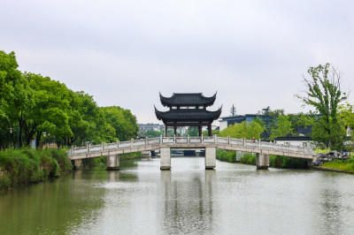 梅雨季节的苏州昆山亭林园