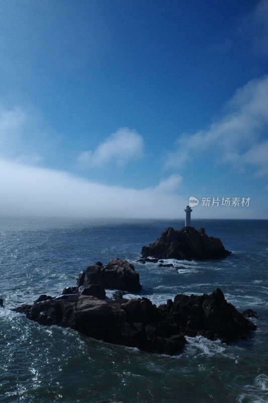 波光粼粼的海面水波荡漾之景