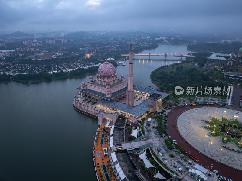 马来西亚布城粉色水上清真寺建筑景观航拍