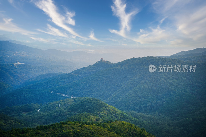 北京香山雾气雾霾绿色植被