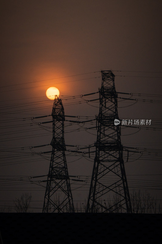 北京夕阳落日输电塔