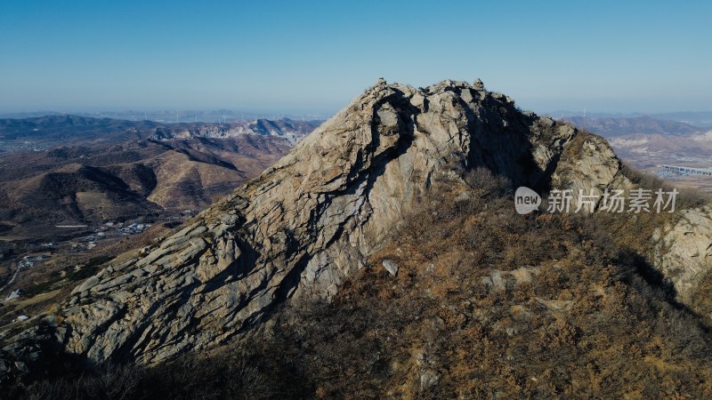 崇山峻岭