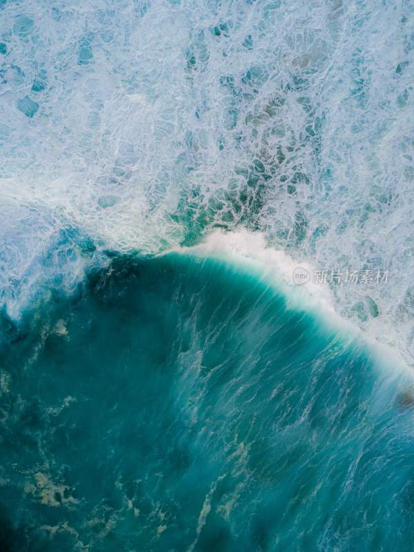 海浪波涛汹涌浪花巨浪浪潮汹涌