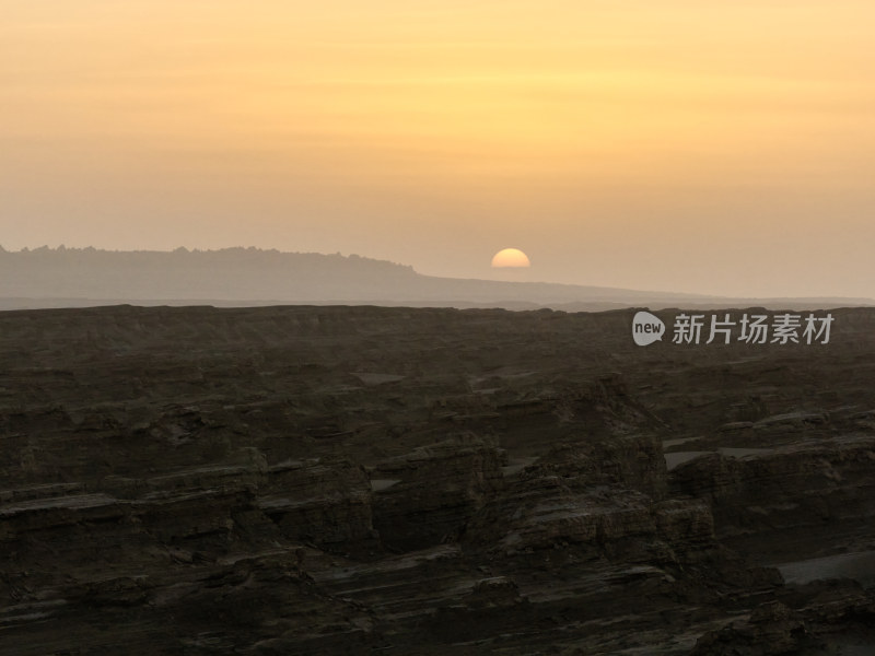 雅丹地貌夕阳