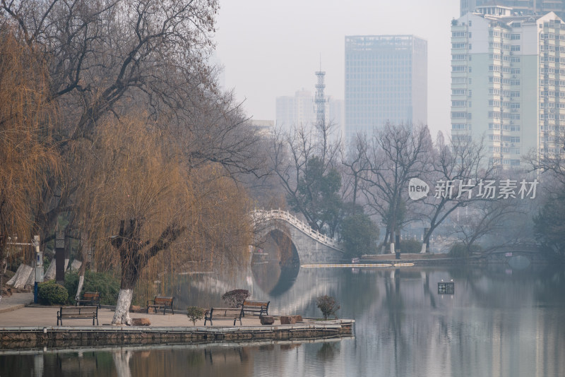 冬日，合肥市包公园湖边风景