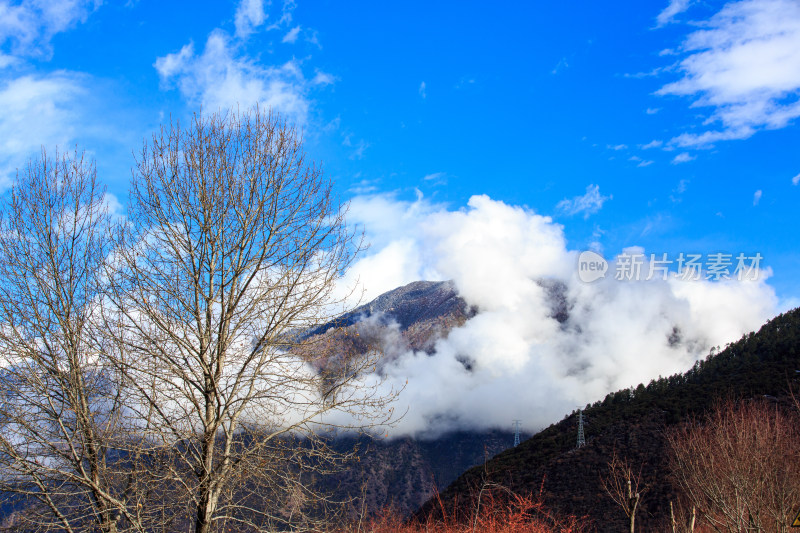 中国西藏林芝雅鲁藏布江苯日神山旅游区