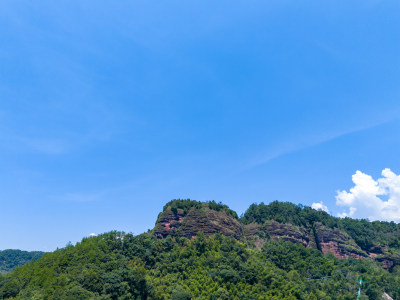 大金湖甘露寺青山绿水航拍图