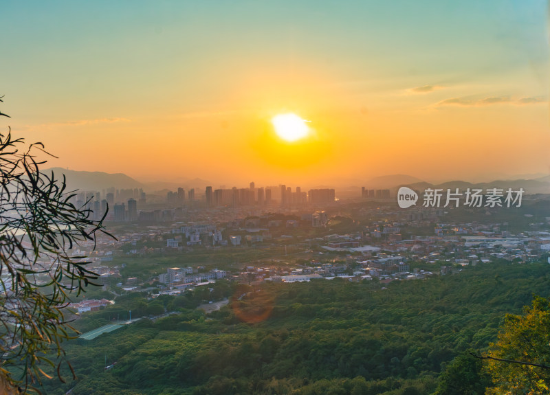 福建省泉州清源山俯瞰日落城市天际线风光