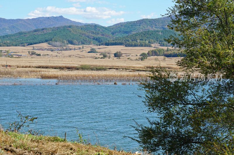 吉林，松花湖周边，湖景与玉米地